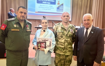 Помощь бывает разной-материальной, психологической, гуманитарной.